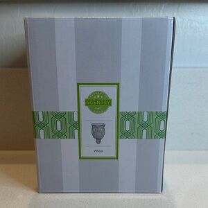 Scentsy Whoot wax warmer bed in box.